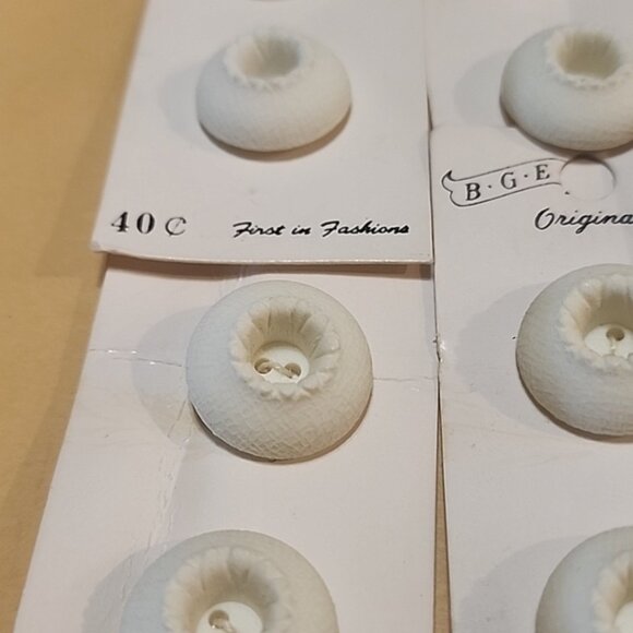 Vintage BGE ORIGINALS White Plastic Buttons Made In Japan Lot 10 On Cards - Picture 3 of 6